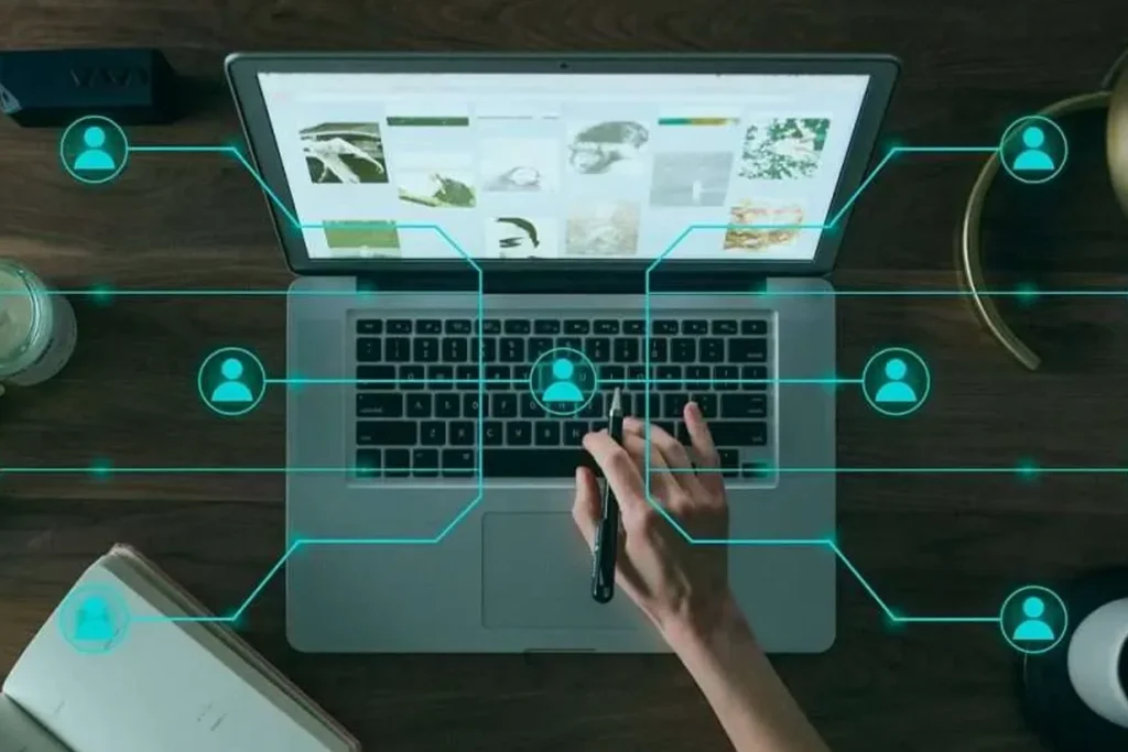 Visual guide on leveraging social media for business growth, emphasizing seamless omnichannel content delivery techniques